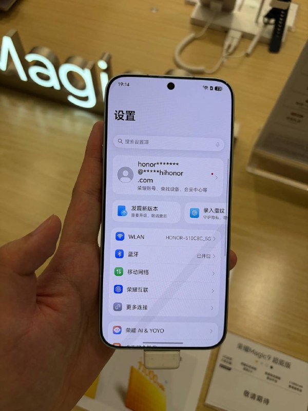 #羊XO 摸了荣耀 Magic9 系列Pro Max 是完全的超耐久丽泽商务区架构，摸起来的圆润程度、表面处理手感都非常 iPhone