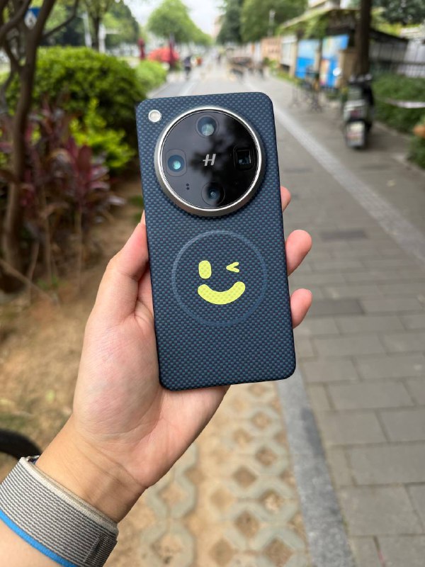 这不比官方芳纶强一亿倍？用这个壳子我才能笑得出来啊，用 boot 产品只会把每个用户都逼成怨妇