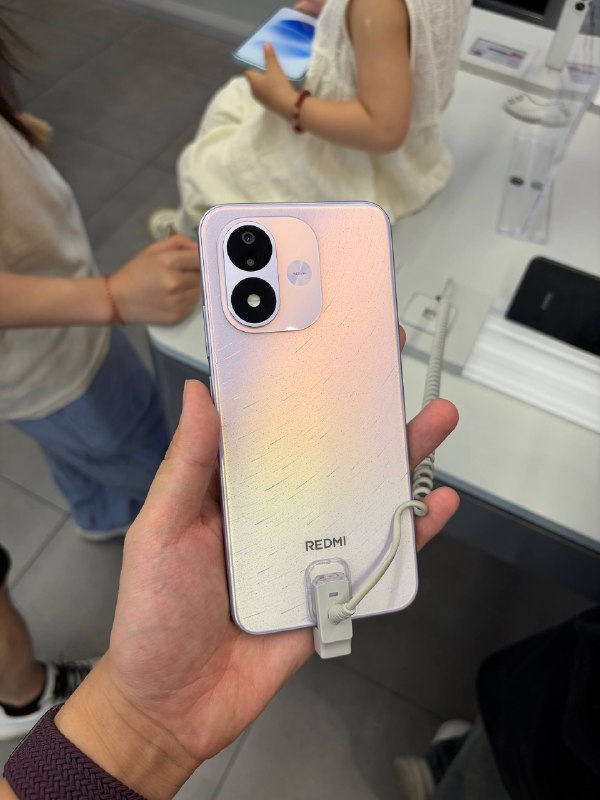 #羊XO 摸了 REDMI Note 17 系列是挺惨文化的，但比我想象中好点标准版明显比 Pro 的响应要慢了一截，比如设置进关于就要一个世纪