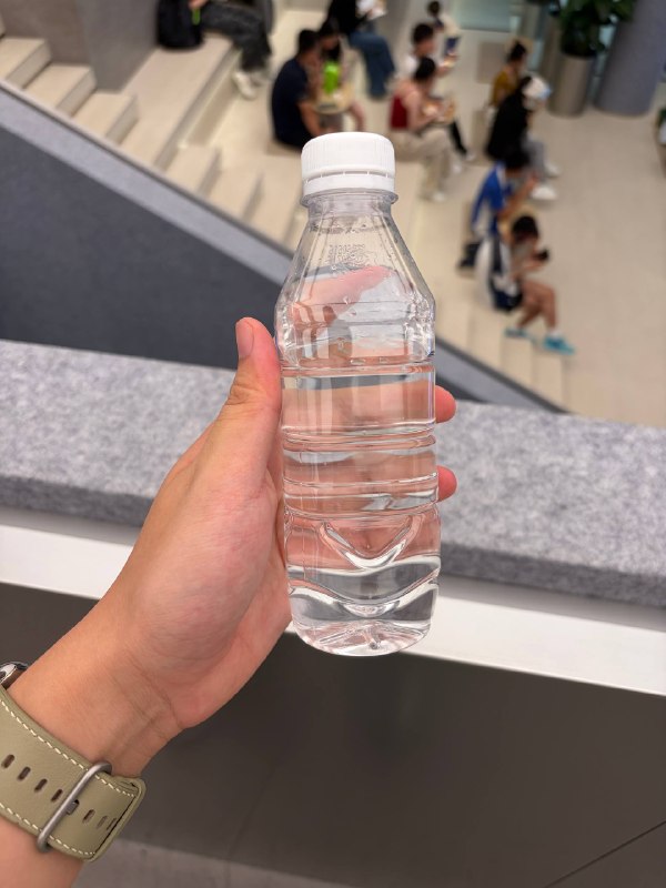 付 200 订金嫖华子一瓶水 🥵