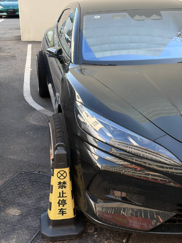 改黑猴版的那辆 Z9GT，撕掉涂装后还没还原别的（