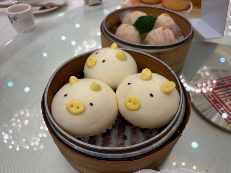 吃猪包中
