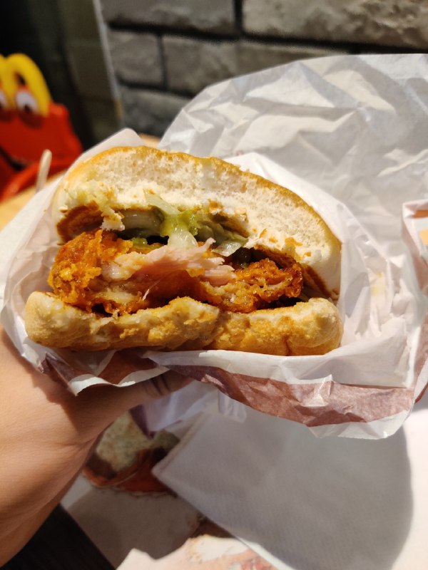 #XianPremiere 小炒肉风味麦辣鸡腿汉堡 ¥11.9还行吧，别的也没什么值得说的