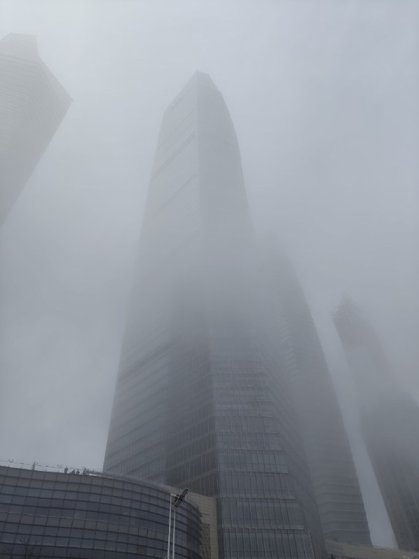 楼中间被切断了（不是