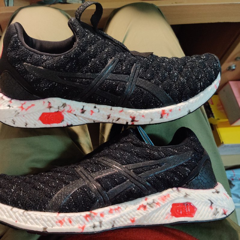 频道主第一双 Asics，是 E-TPU 休闲鞋