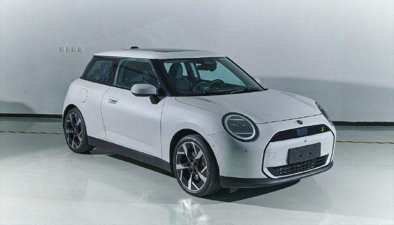 长城 Mini 上工信部目录了申报企业：光束汽车有限公司型号：SAL7000AB01ABEVSAL7000AB00ABEV长 3858/3863 宽 1756 高 1458 轴距 2526整备质量 1605/1620/1640kg蜂巢三元锂电池，135/160KW 电机长城 Mini 上工信部目录了申报企业：光束汽车有限公司型号：SAL7000AB01ABEVSAL7000AB00ABEV长 3858/3863 宽 1756 高 1458 轴距 2526整备质量 1605/1620/1640kg蜂巢三元锂电池，135/160KW 电机