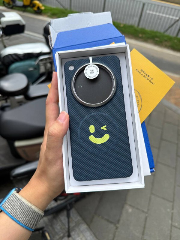 这不比官方芳纶强一亿倍？用这个壳子我才能笑得出来啊，用 boot 产品只会把每个用户都逼成怨妇
