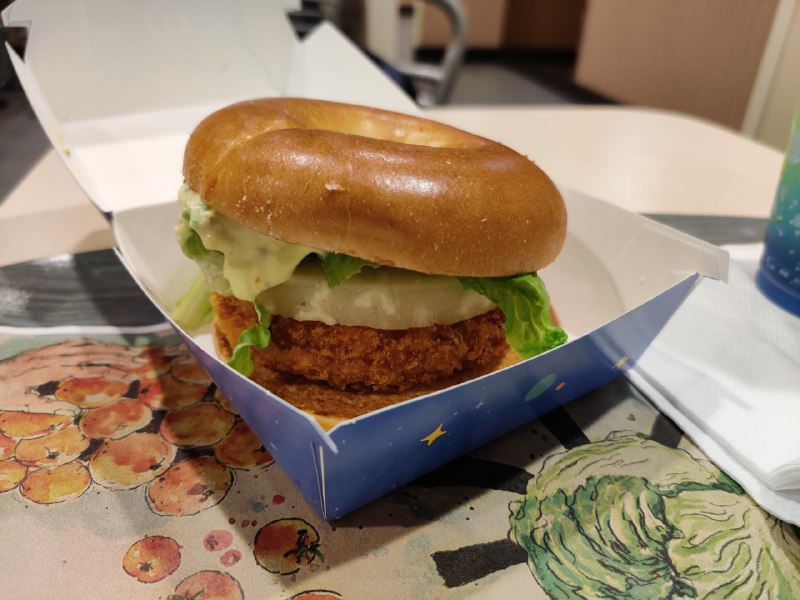 虾堡除了菠萝，风味和魏家凉皮的一模一样，还小