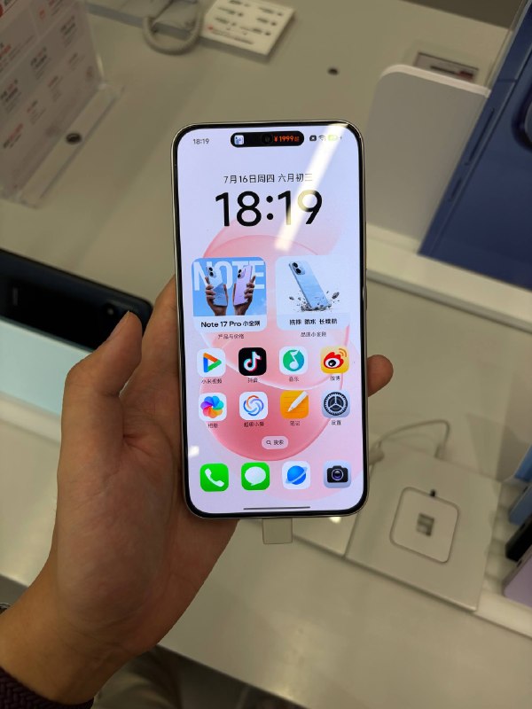#羊XO 摸了 REDMI Note 17 系列是挺惨文化的，但比我想象中好点标准版明显比 Pro 的响应要慢了一截，比如设置进关于就要一个世纪