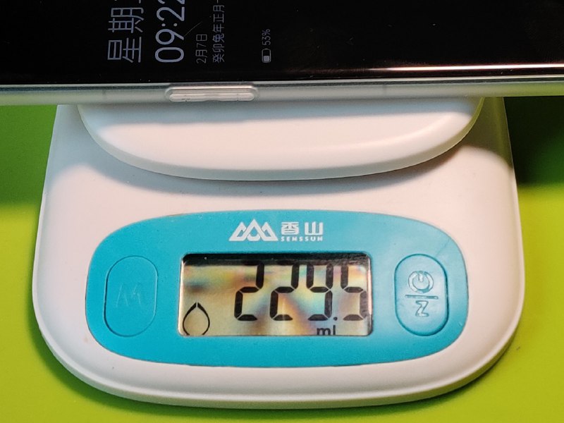 前两天偶然刷到一加 11 的磨砂透白 TPU 软壳打孔版已经有卖的了，便以 13.8 元的价格入手了
