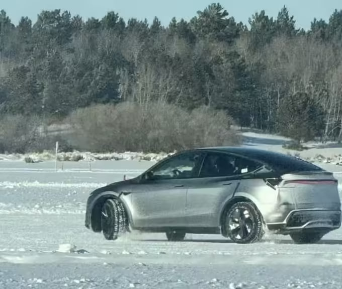 Model Y 焕新版Model Y 焕新版