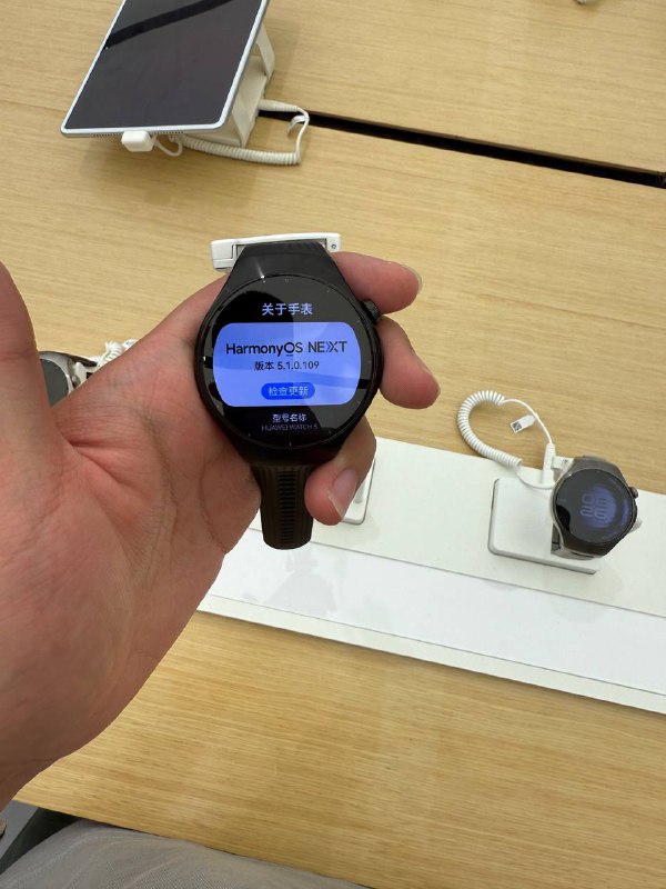 华子 WATCH 5 已经进店了华子 WATCH 5 已经进店了
