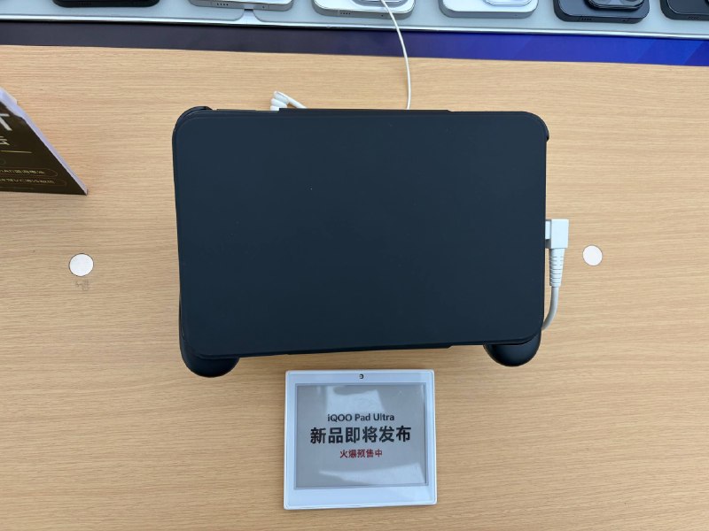 #羊XO 摸了几台 vivo 新机X500 Pro 终于出现了，其实也没什么可说的（iQOO 16 已出样，相机未解锁