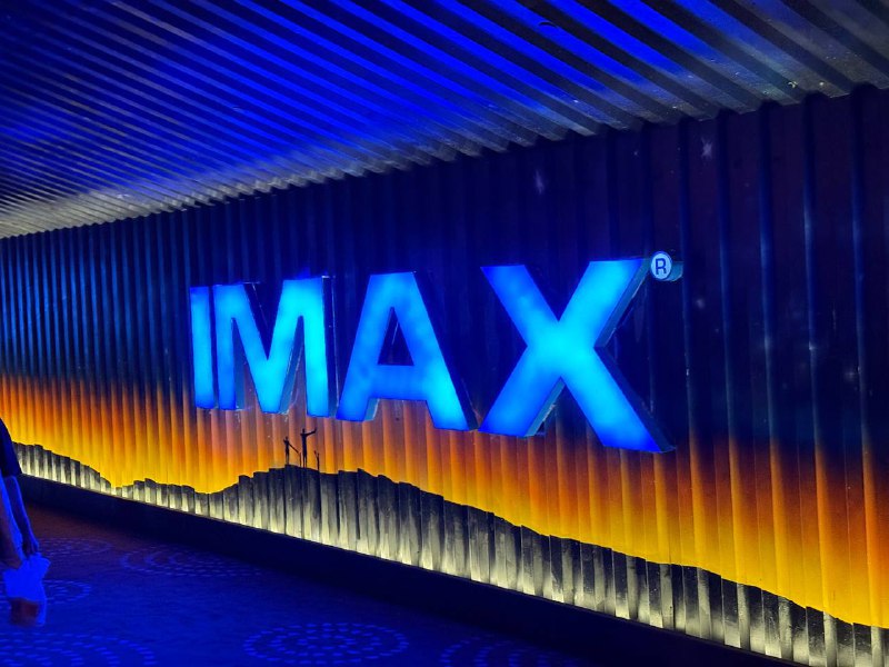 目前华南 Mall 的 IMAX GT 的放映质量可以说是相当糟糕了，亮度比我看过的所有 COLA 和 XT 都要低，甚至低过一些氙灯了银幕上半部份的震动器痕迹非常明显，不过好在神奇 4 侠这部会暴露出问题的画面不多，但沙丘估计就逃不开了不过音响的表现还是不错的，以及坐到 7 排观看的角度也仍然舒适总的来说这种就几分钟 1.43 的影片，还是不值得专门来看的，就算是大段 1.43 的片子我也还是打算把这里当二刷备选，优先看其他 COLA 或者杜比影院目前华南 Mall 的 IMAX GT 的放映质量可以说是相当糟糕了，亮度比我看过的所有 COLA 和 XT 都要低，甚至低过一些氙灯了银幕上半部份的震动器痕迹非常明显，不过好在神奇 4 侠这部会暴露出问题的画面不多，但沙丘估计就逃不开了不过音响的表现还是不错的，以及坐到 7 排观看的角度也仍然舒适总的来说这种就几分钟 1.43 的影片，还是不值得专门来看的，就算是大段 1.43 的片子我也还是打算把这里当二刷备选，优先看其他 COLA 或者杜比影院