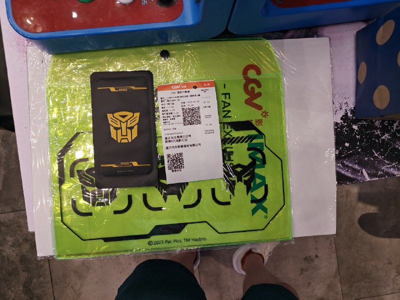 超大海报（叠在一起看不到）