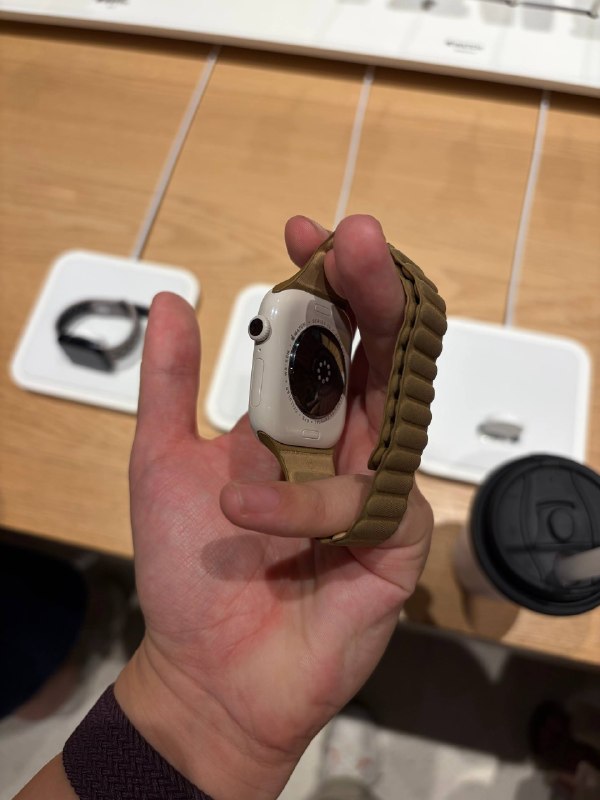 #羊XO 摸了 Apple Watch S12这次铝合金款几个配色都非常“手表”，没出那种超级显眼、后期卖不掉打骨折的配色了