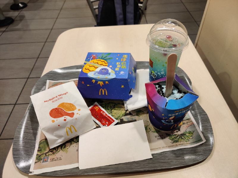 虾堡除了菠萝，风味和魏家凉皮的一模一样，还小