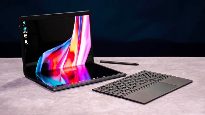 本来想查查别的电脑，结果突然发现 dy 发了折叠屏笔记本 HP Spectre Foldi7-1250U U9 处理器17" 1920x2560 500nits OLED 折叠屏，笔电形态屏幕尺寸 12.3"16GB LPDDR5 6400 + 1TB PCIe Gen4 SSE100W PD 充电 94.3Wh 电池双雷电 4 接口5MP Webcam with IR1.36kg(无键盘) 1.62kg(带键盘)8.38mm(展开) 21.33mm(折叠)包装内自带 MPP 2.0 手写笔包装内自带 C 口扩展坞定价 $4999.99